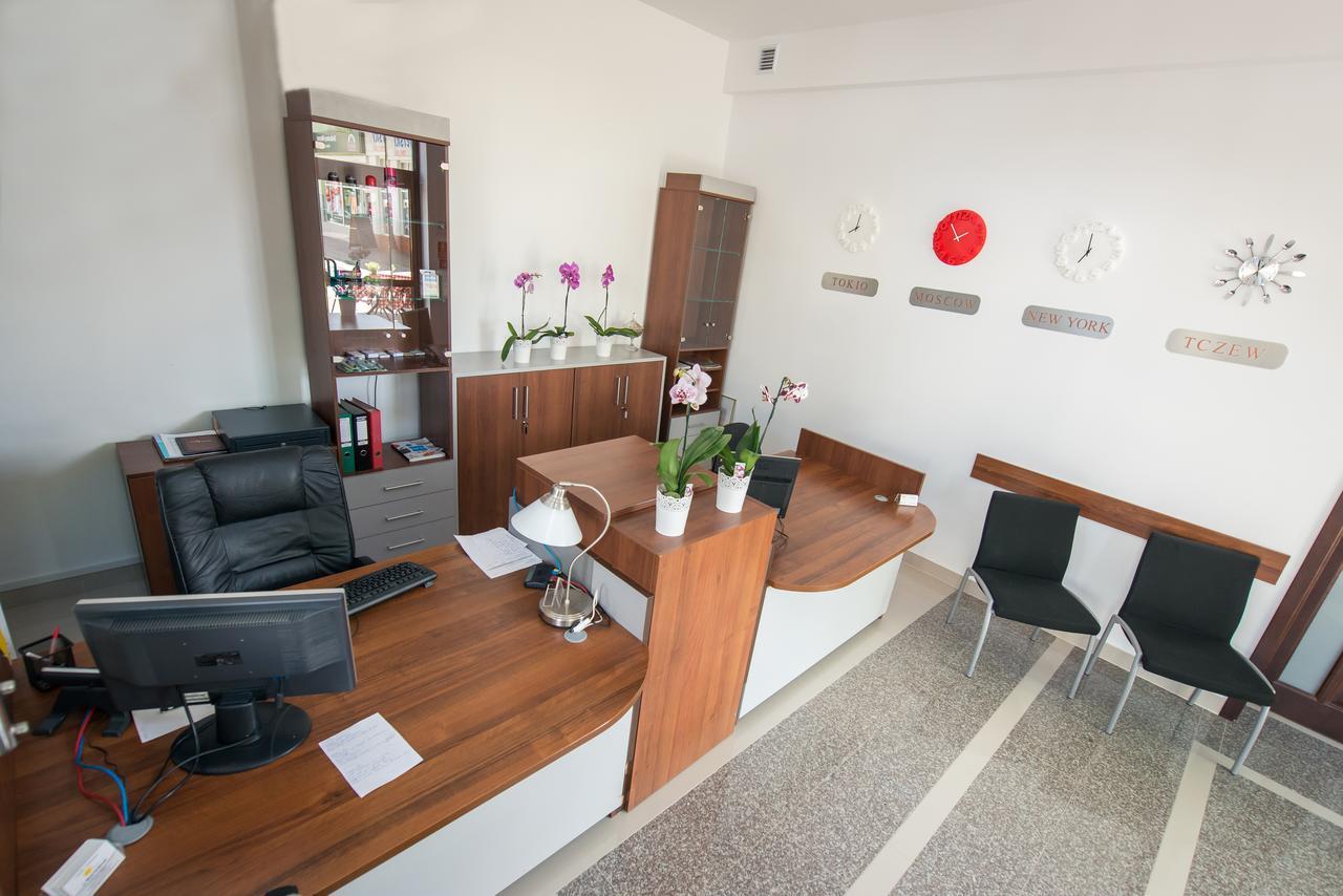 First Hotel تكيف المظهر الخارجي الصورة