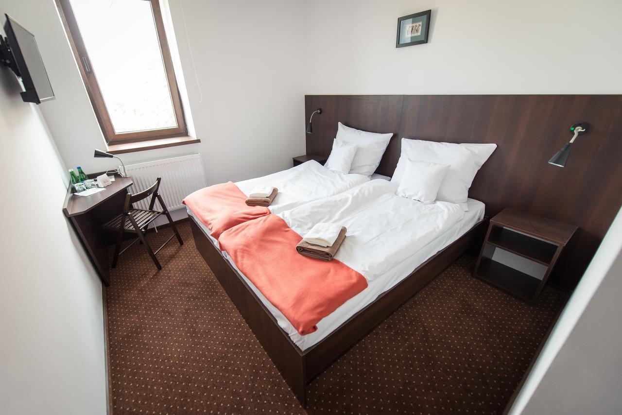 First Hotel تكيف المظهر الخارجي الصورة