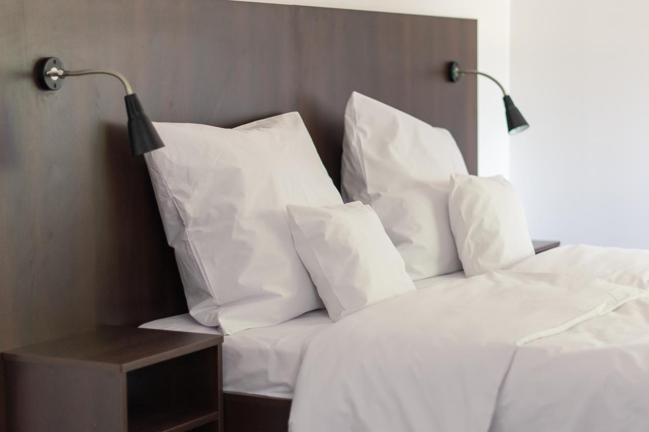 First Hotel تكيف المظهر الخارجي الصورة